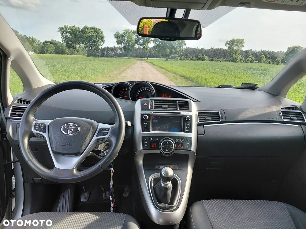 Toyota Verso 2.0 D-4D Premium - 15