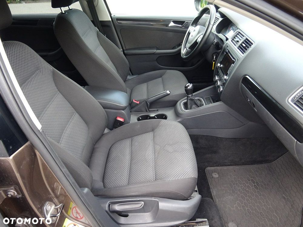 Volkswagen Jetta - 9