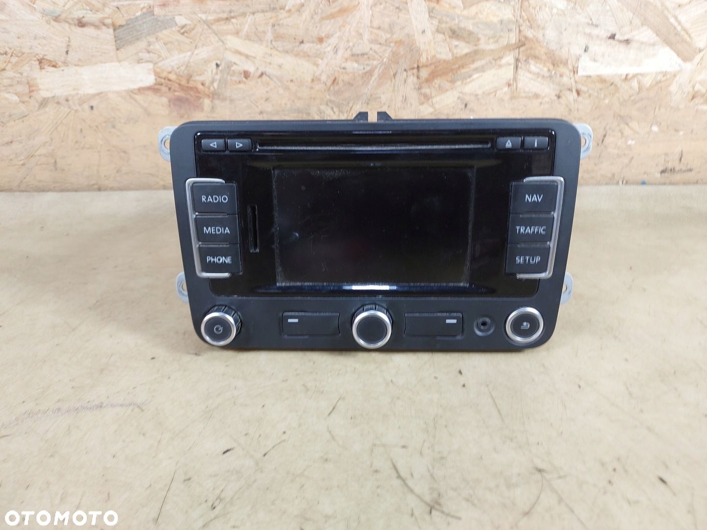 PASSAT B6 B7 GOLF VI RADIO NAWIGACJA 3C0035270B Z KODEM - 1