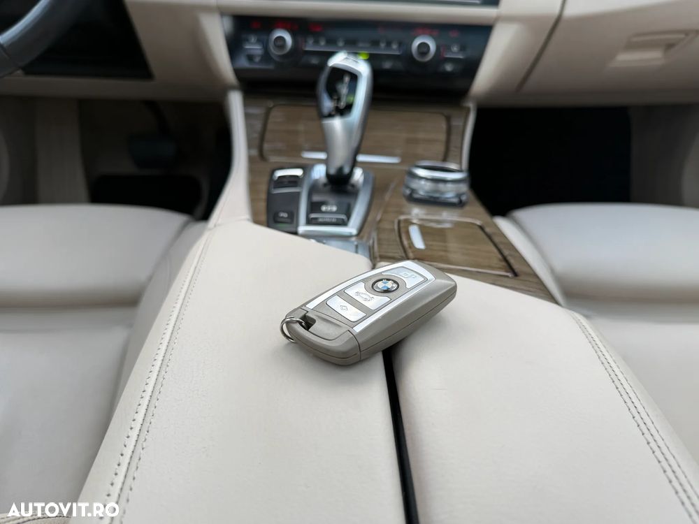 BMW Seria 5 525d Touring Aut. Modern Line - 12