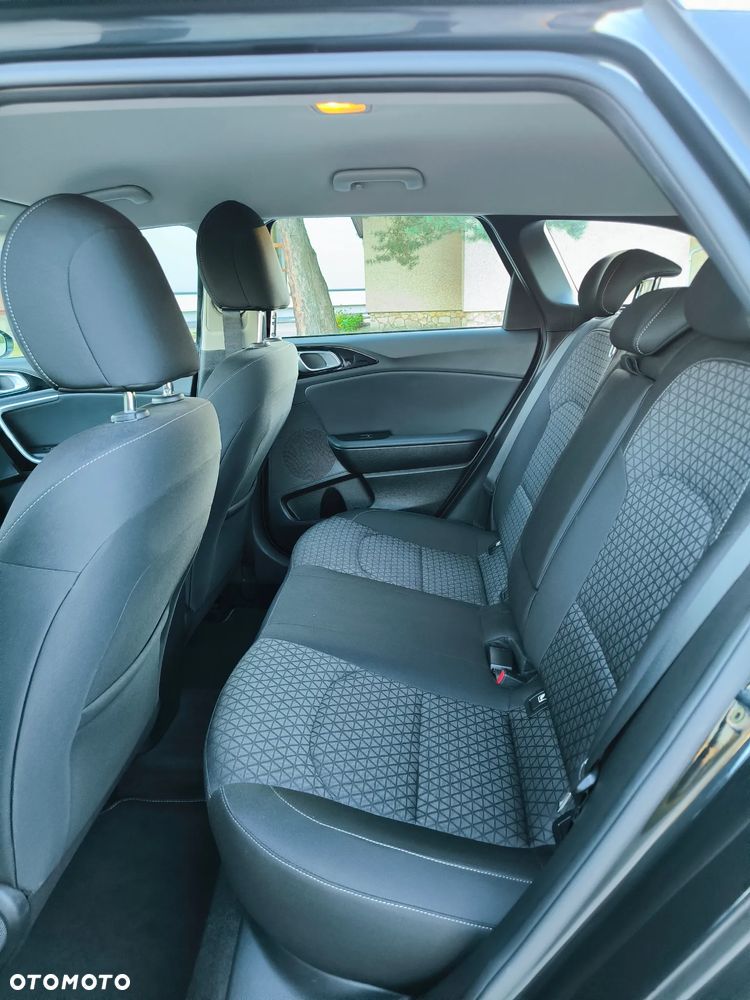 Kia Ceed 1.6 CRDi Eco-Dynamics+(48V Mild-Hybr.) DCT7 Platinum Edition - 13