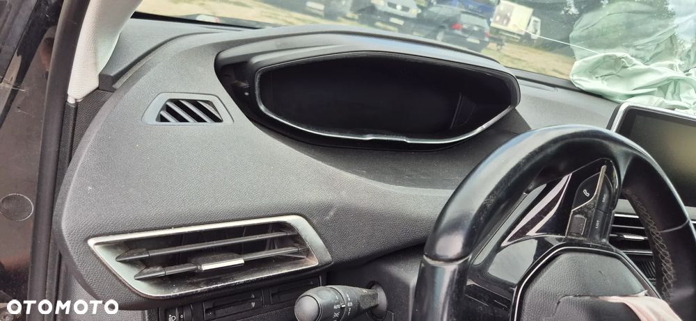 Peugeot 5008 1.2 PureTech Allure S&S EAT8 - 39