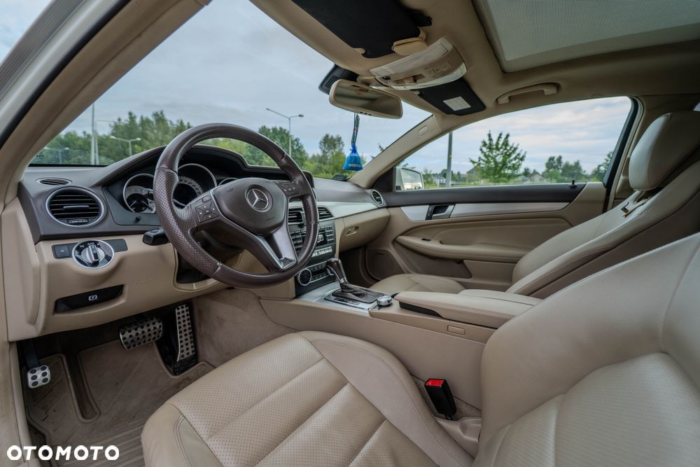 Mercedes-Benz Klasa C 250 CGI BlueEff Sport - 5