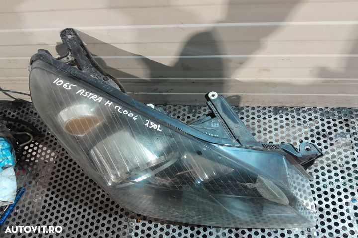 Far dreapta ARE O PATA DE APA PE INTERIOR Opel Astra H [2004 - 2007] - 2