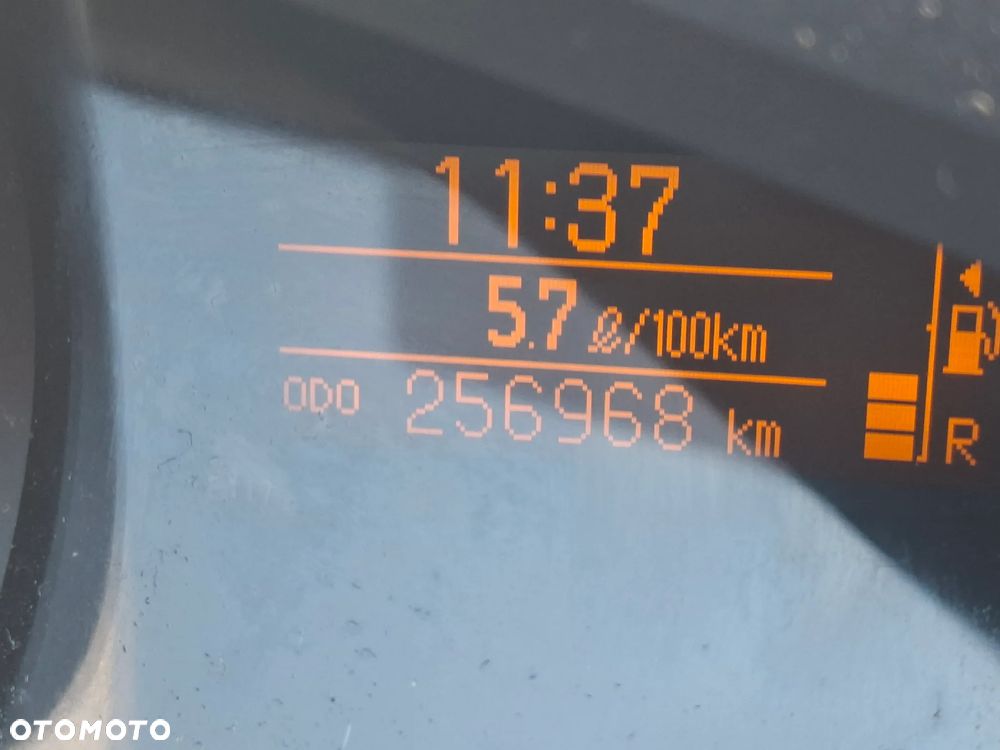 Toyota Verso 2.0 D-4D Sol plus - 11