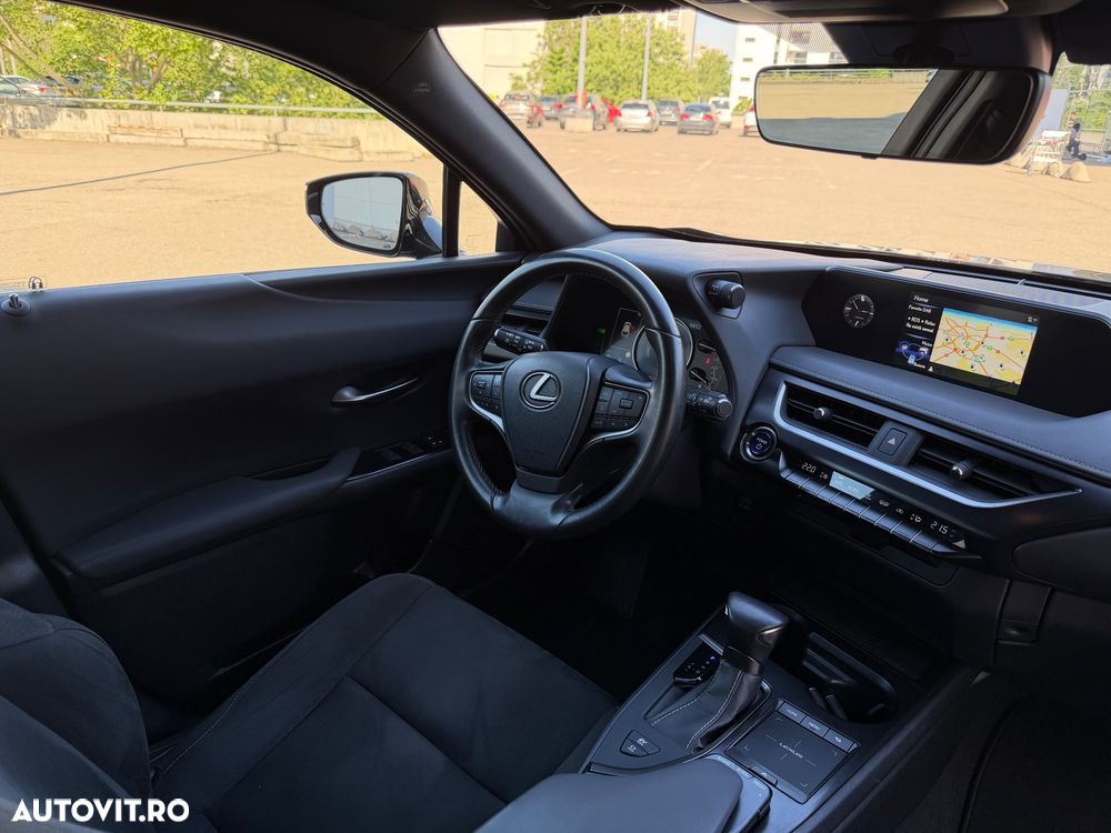 Lexus UX 250h Business Edition - 11