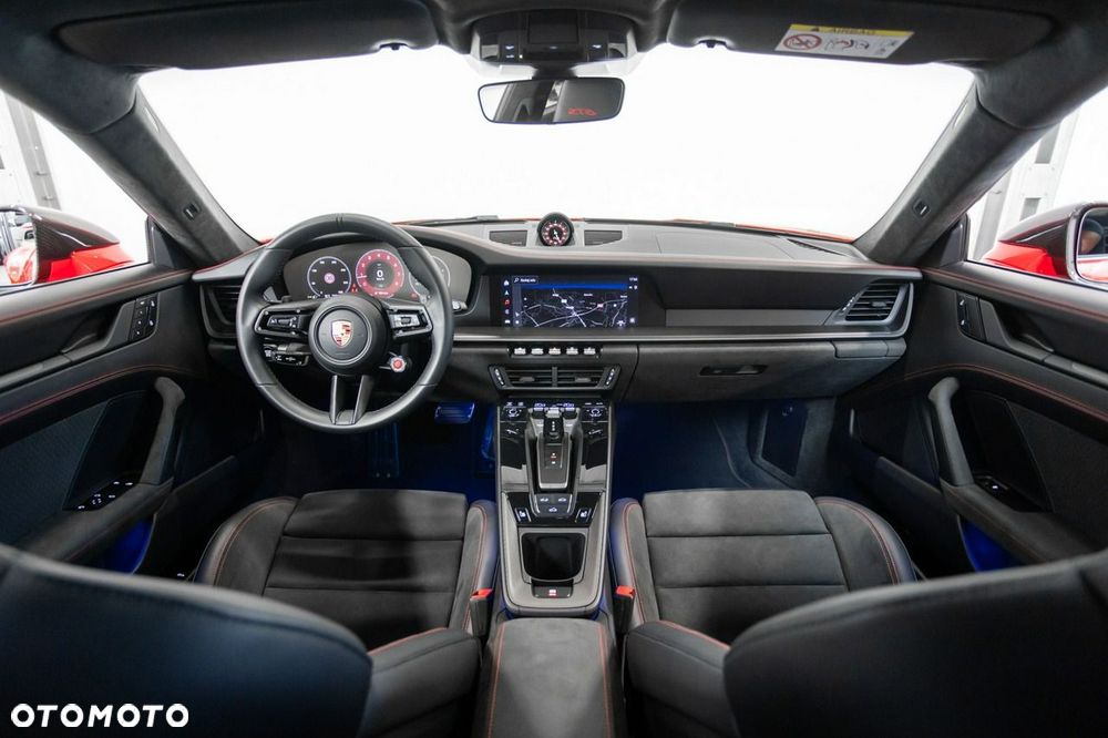 Porsche 911 Carrera 4 GTS PDK - 26