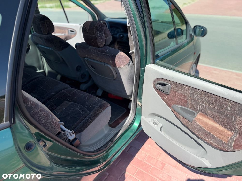 Renault Scenic Megane 1.6 RT 16V - 12