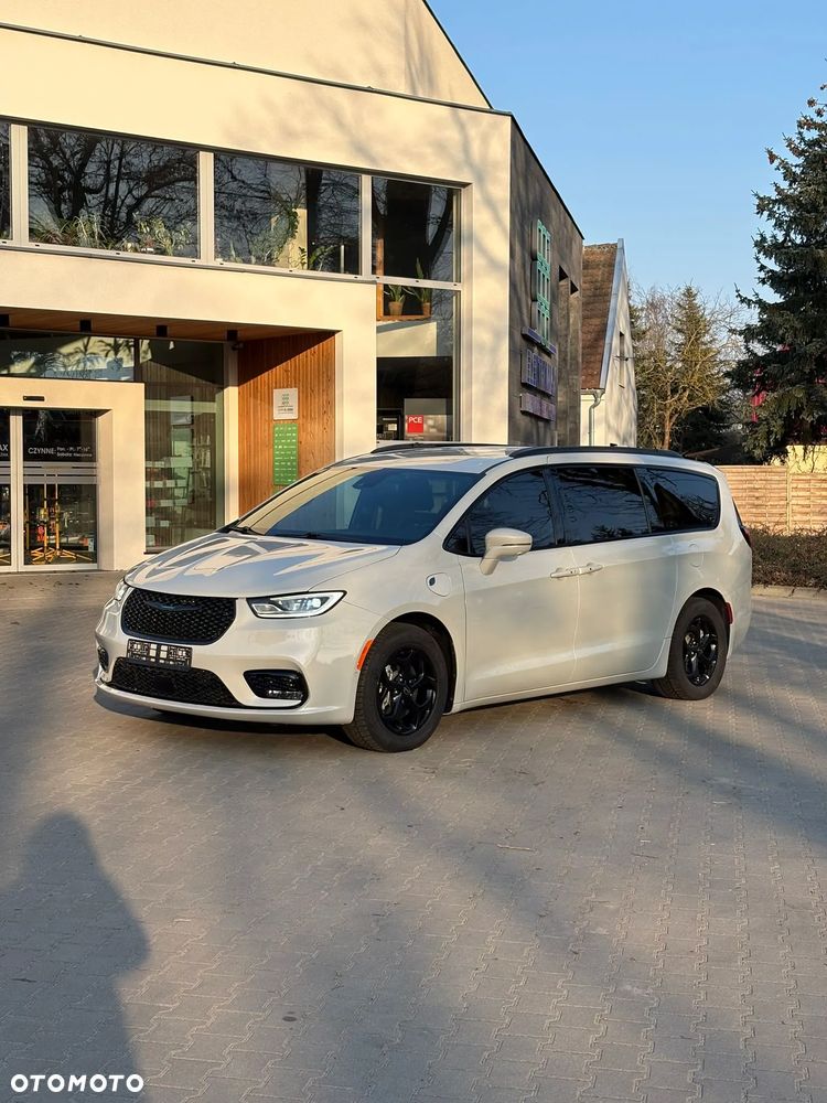 Chrysler Pacifica - 1