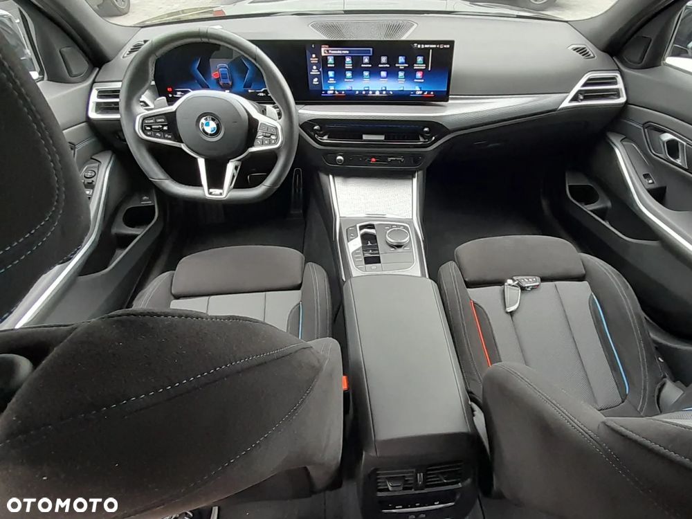 BMW Seria 3 330i xDrive M Sport - 12