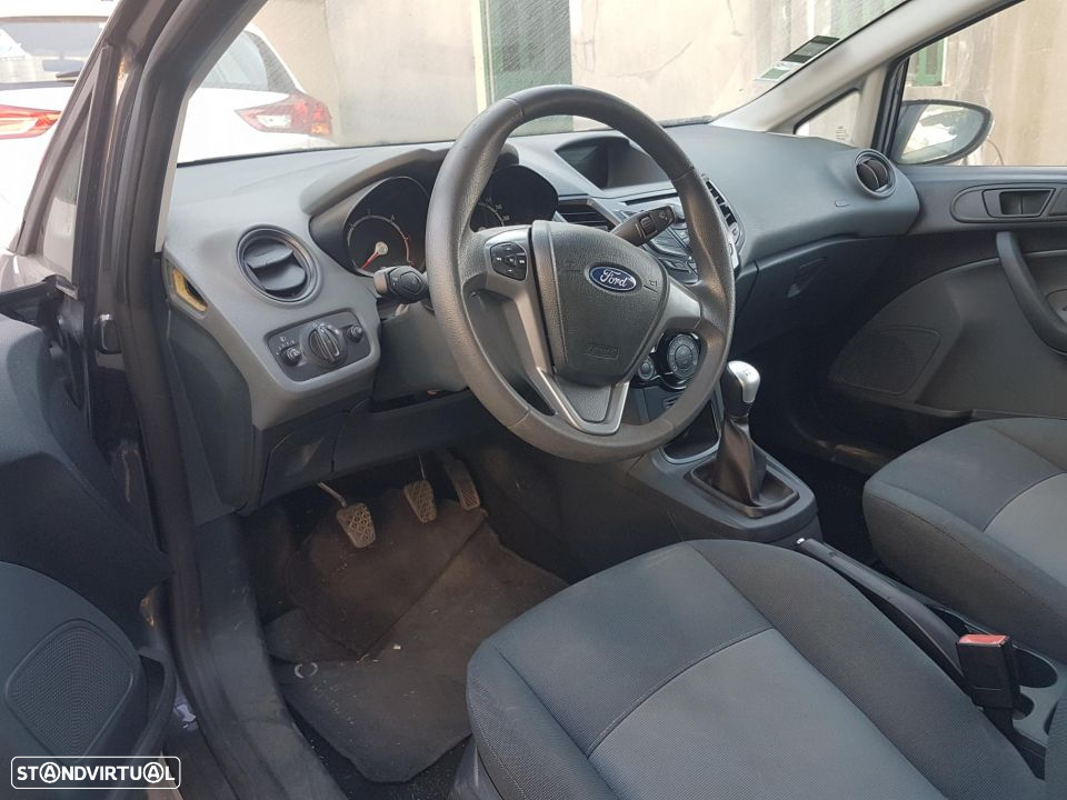 Ford Fiesta Van  2010 para peças - 3