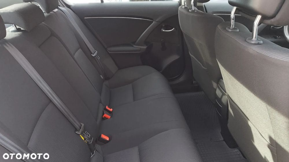 Toyota Avensis 1.8 Luna - 16