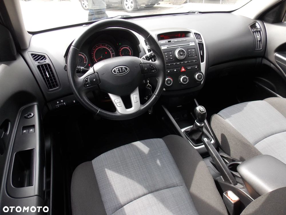 Kia Ceed 1.4 CVVT ISG Spirit - 23