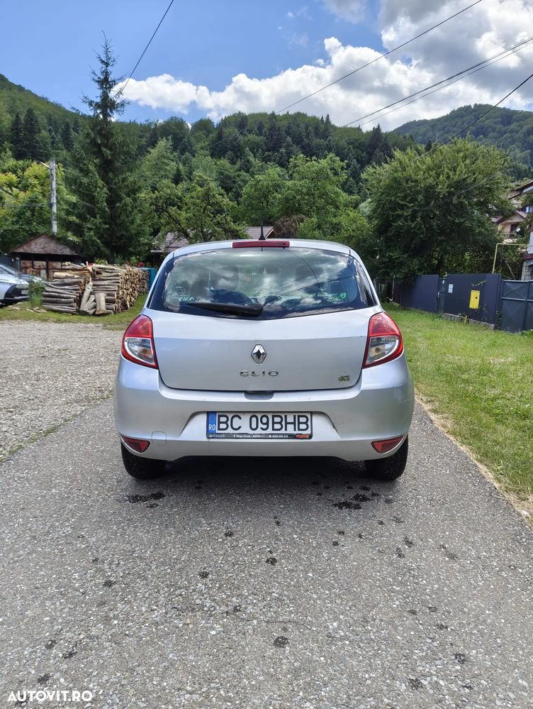 Renault Clio III 1.5 dCi Yahoo - 9