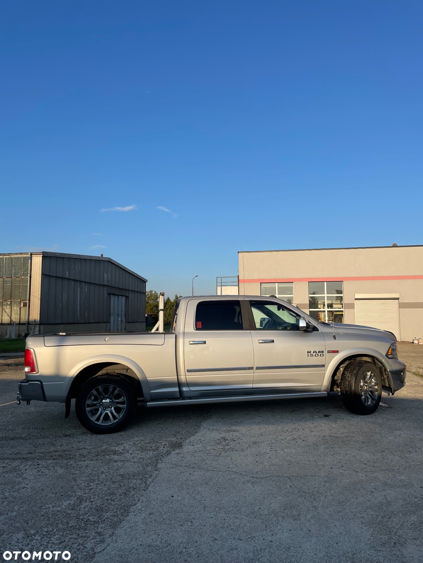 RAM 1500 Crew Cab Laramie - 4