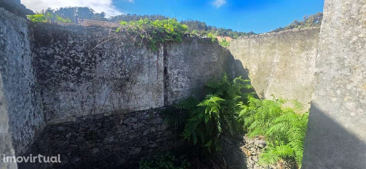 Ruínas com 1200 m2 de Terreno - Grande imagem: 2/11