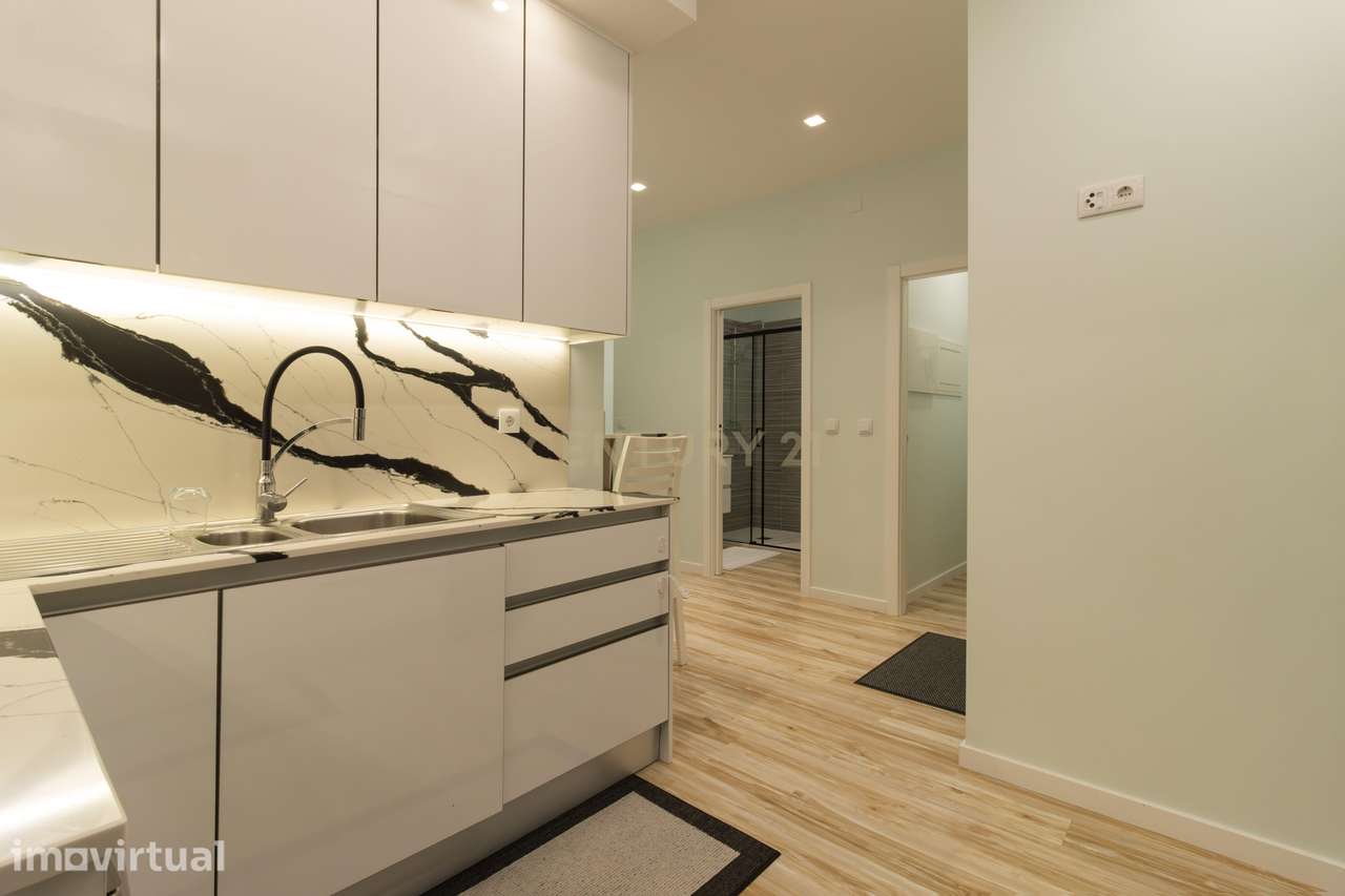 Apartamento T3 Renovado em Fátima | 200m do Santuário | Yield 8-9% | A - Grande imagem: 4/25