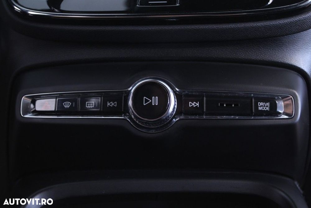 Volvo XC 40 T4 AWD R-Design - 32