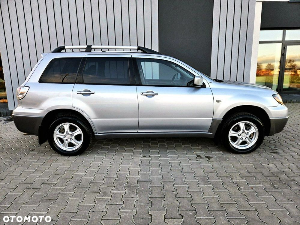 Mitsubishi Outlander 2.4 4WD Intense - 19