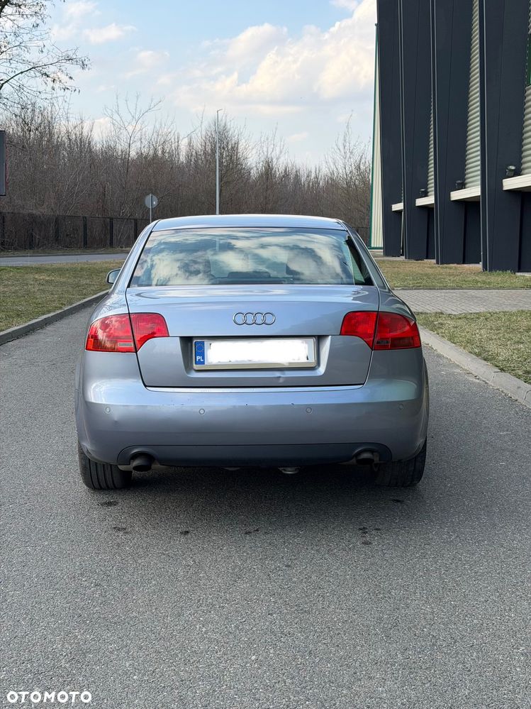 Audi A4 Limousine - 5