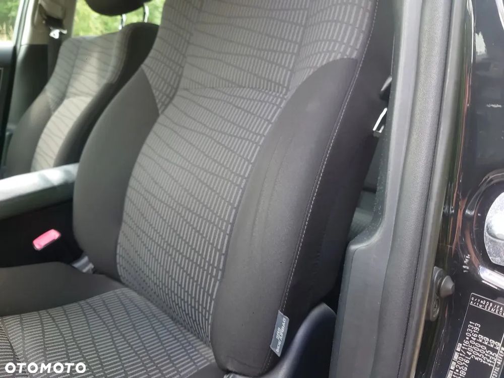 Toyota Avensis 1.8 Sol - 16