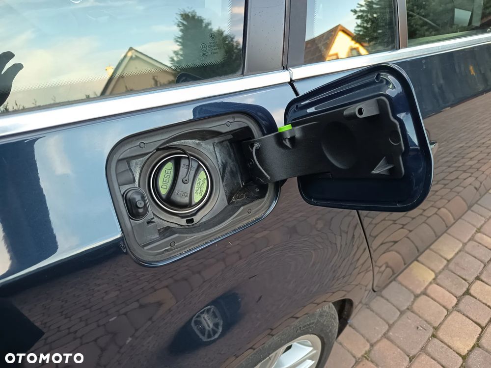 BMW Seria 5 525d - 33