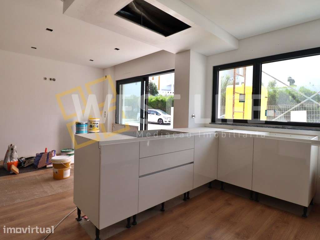 Moradia Geminada T3+1 NOVA - Jardim com piscina e vista mar! - Eric... - Grande imagem: 4/19