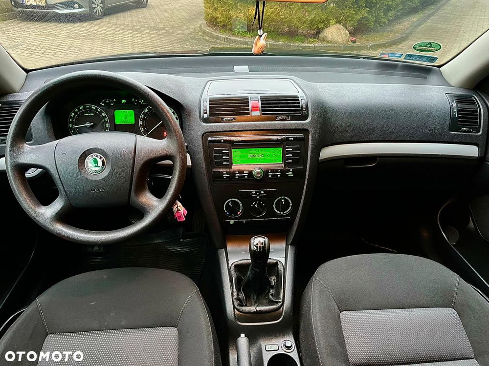 Skoda Octavia 1.6 Ambiente - 12
