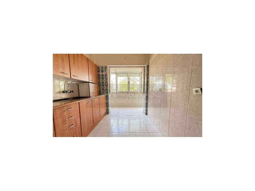 Apartamento T2 Oeiras Rua Antônio Sergio n10 1 esq. - Grande imagem: 4/16