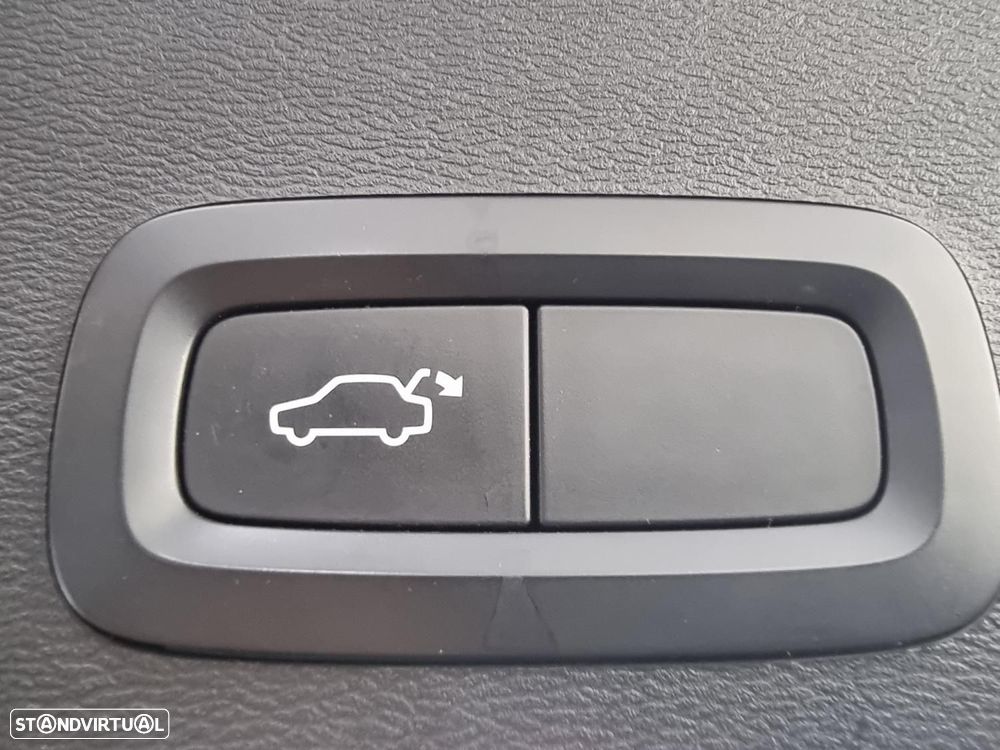 Volvo XC 40 2.0 D3 Momentum Plus Geartronic - 51