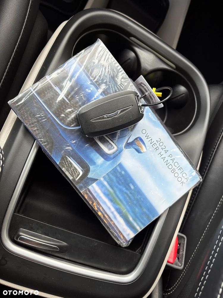 Chrysler Pacifica - 24