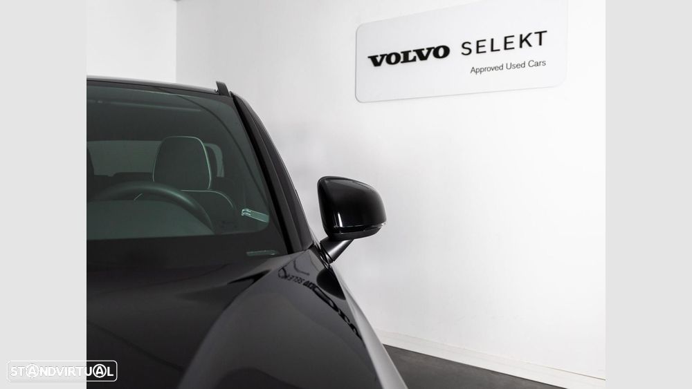 Volvo EX40 82 kWh Single Motor Extended Range Black Edition - 8