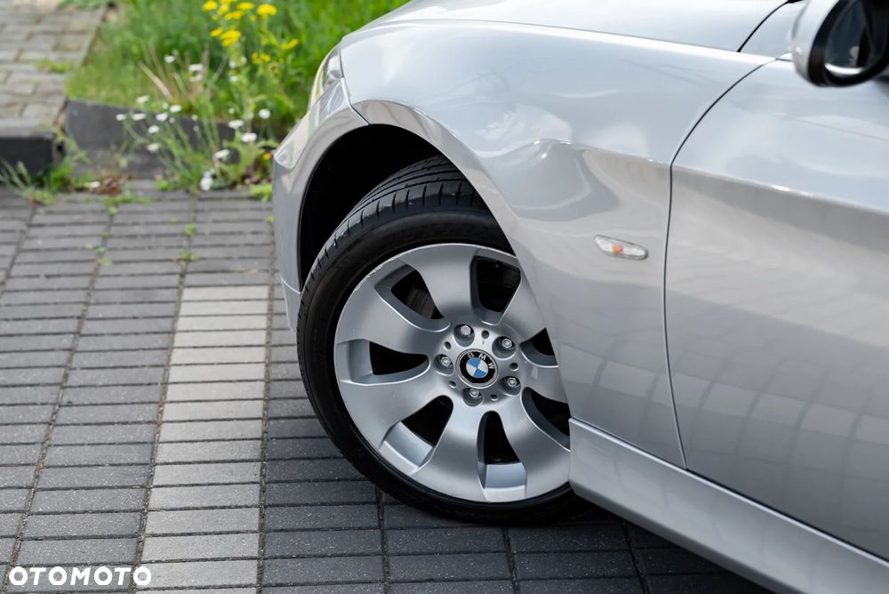 BMW Seria 3 330xi - 40