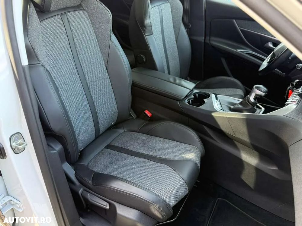 Peugeot 3008 1.2 PureTech 130 BVM6 Allure Pack - 25