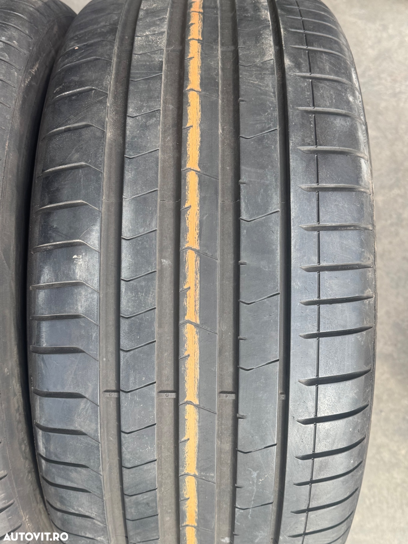 Vând 2 anvelope 275/40/20 Pirelli de vară cu runflat ca noi - 3