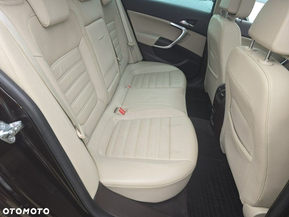 Opel Insignia 2.0 T Cosmo 4x4 - 12