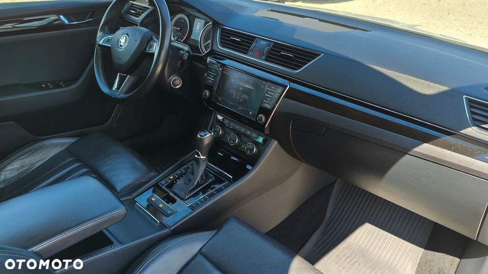 Skoda Superb 2.0 TDI L&K DSG - 34