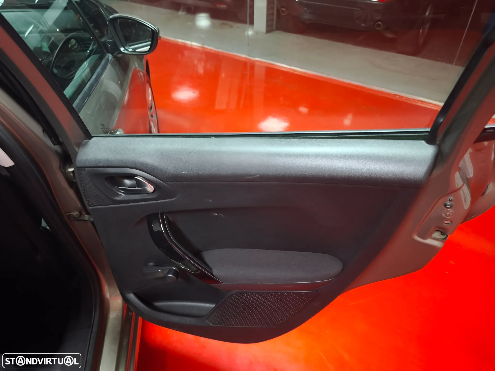 Peugeot 208 1.6 e-HDi Active - 32