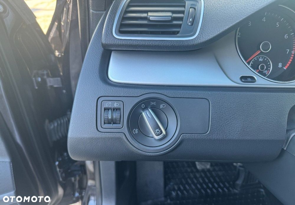 Volkswagen Passat - 14