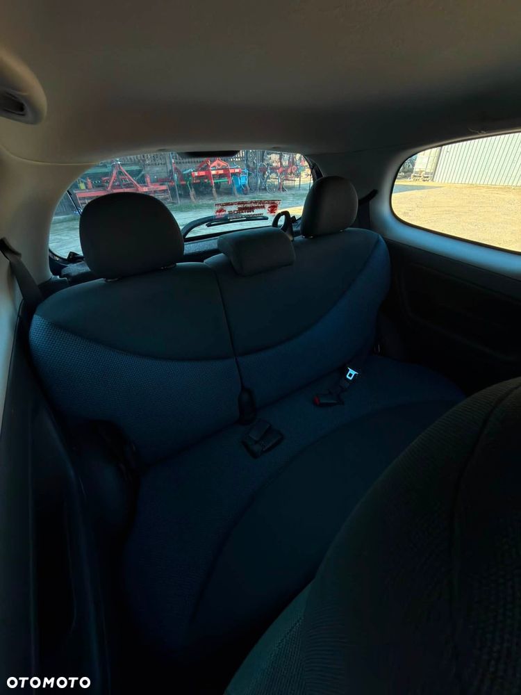 Toyota Yaris 1.0 Base - 7