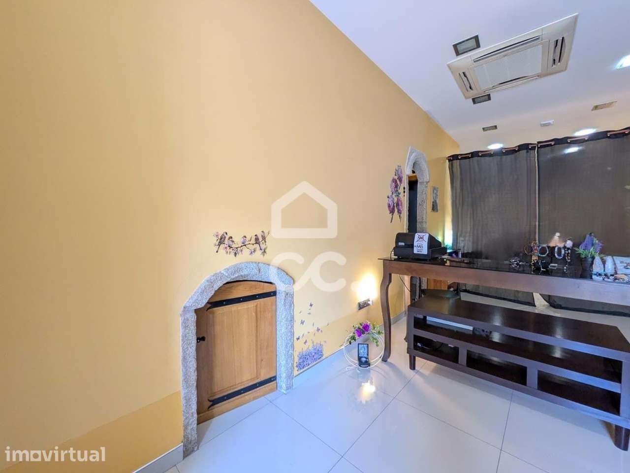 Ótima Oportunidade: Loja Comercial à Venda em Localização Privilegiada - Grande imagem: 2/10