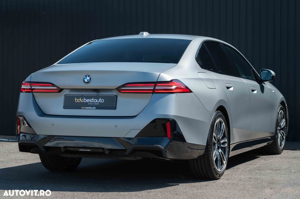 BMW Seria 5 520i AT MHEV - 32