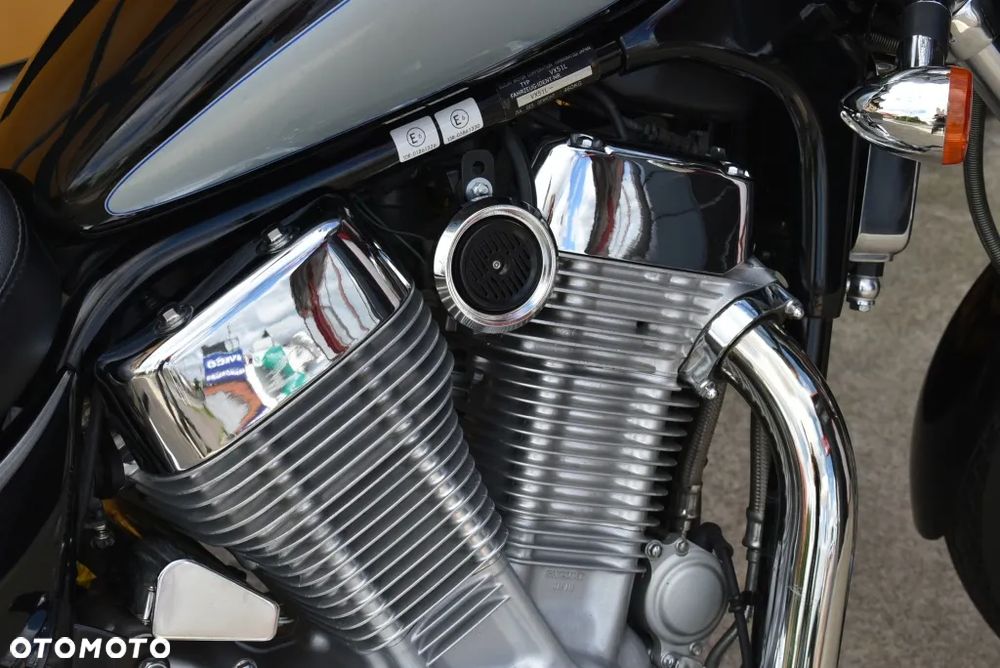 Suzuki Intruder - 35