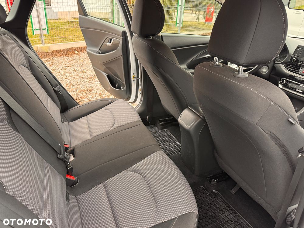 Hyundai i30 1.6 D Comfort - 26