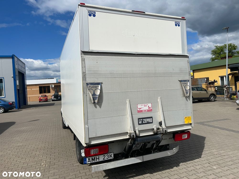 Mercedes-Benz Sprinter - 12
