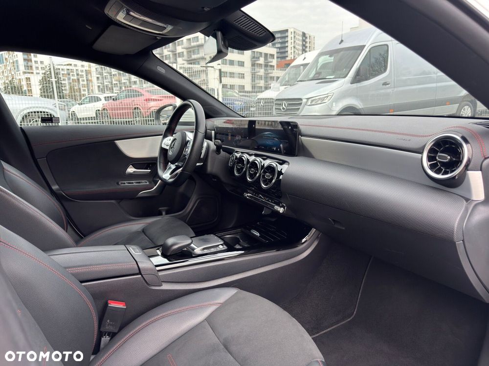 Mercedes-Benz CLA 180 AMG Line 7G-DCT - 22