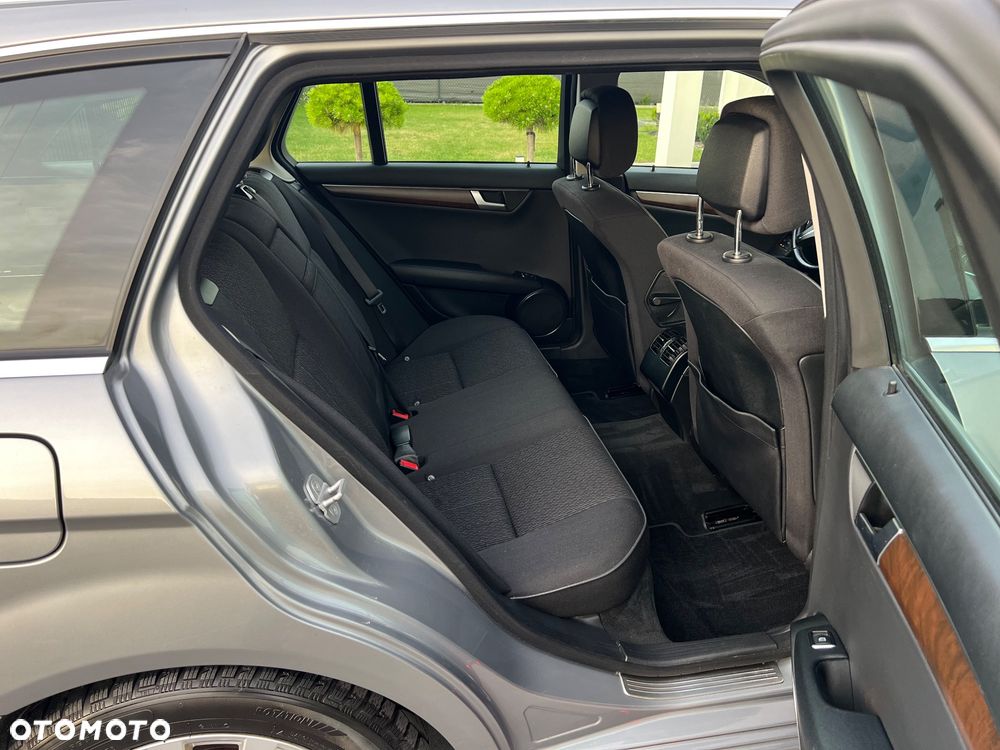 Mercedes-Benz Klasa C 220 CDI DPF Automatik BlueEFFICIENCY Elegance - 20