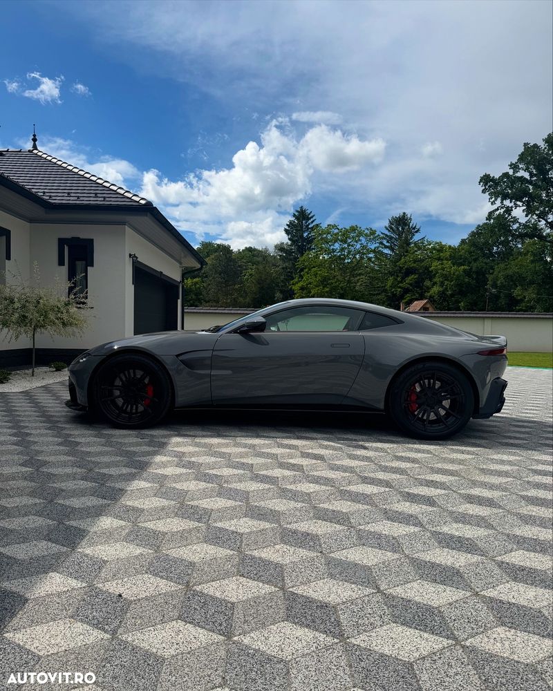 Aston Martin V8 Vantage - 18