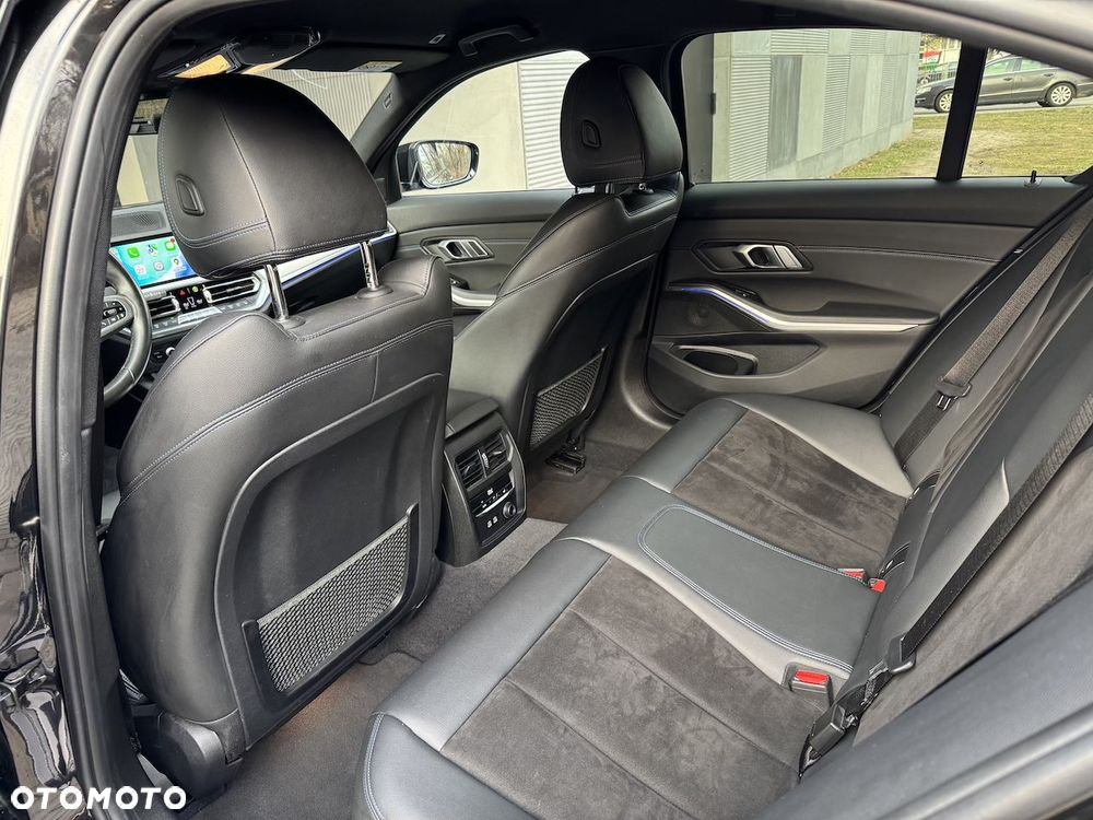 BMW Seria 3 318d M Sport - 15