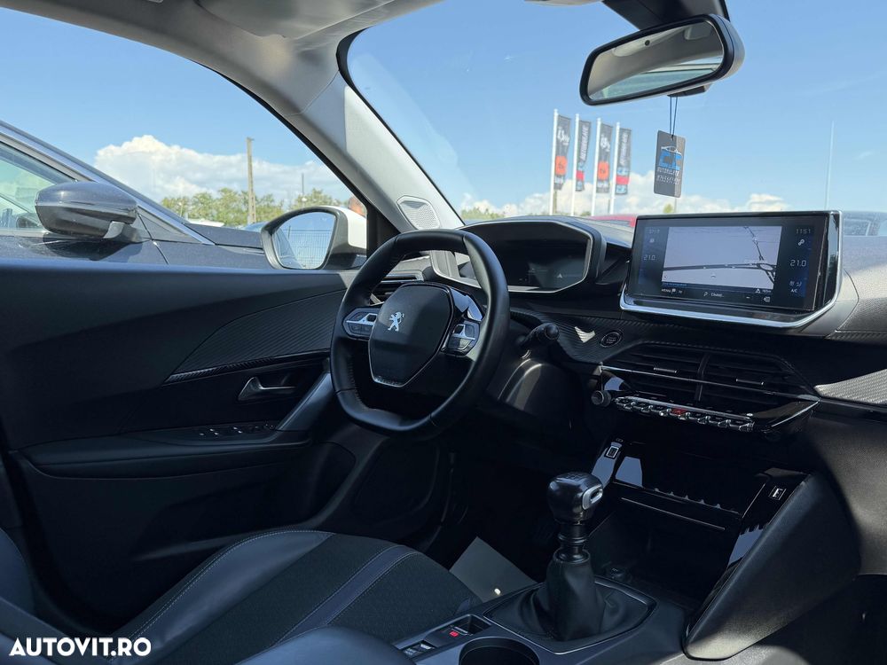 Peugeot 2008 - 8
